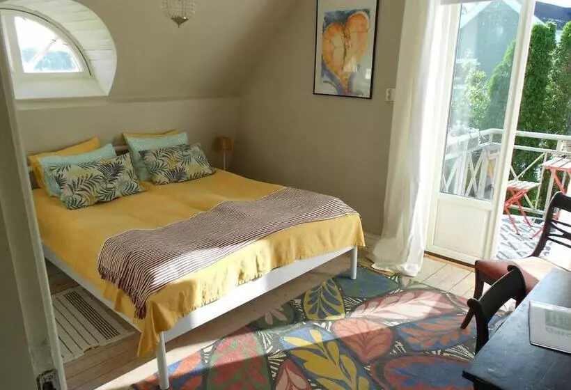 ペンション The Garden Hill