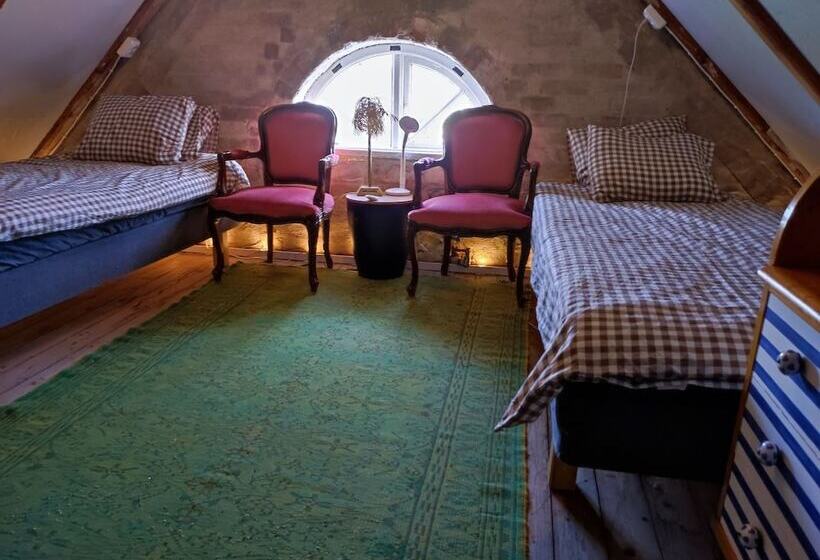 פנסיון The Garden Hill