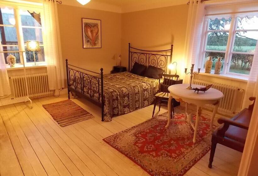 פנסיון The Garden Hill