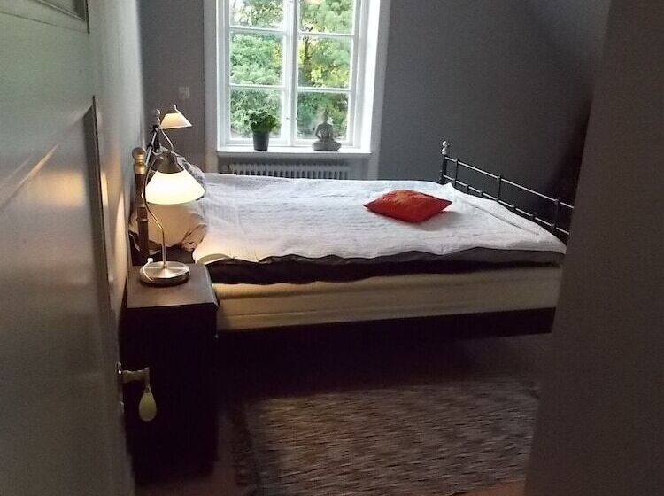 פנסיון The Garden Hill