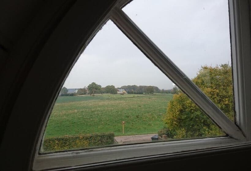 פנסיון The Garden Hill