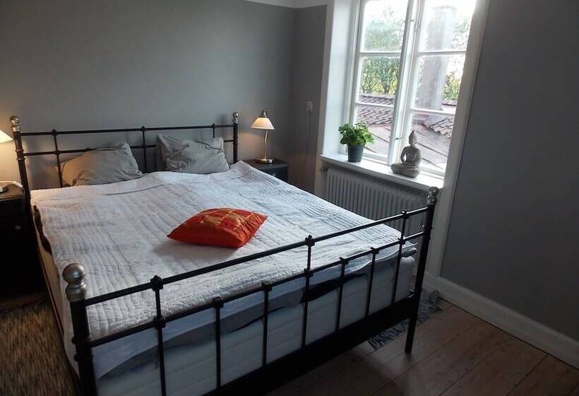 פנסיון The Garden Hill