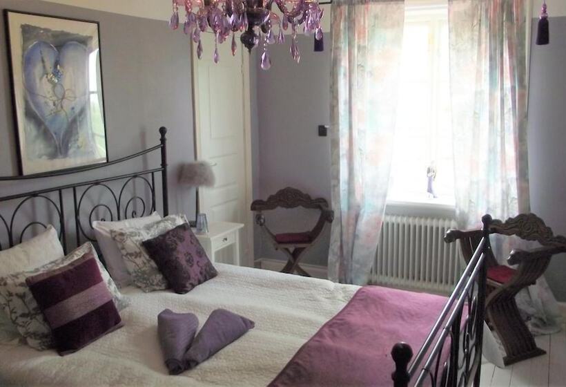 פנסיון The Garden Hill