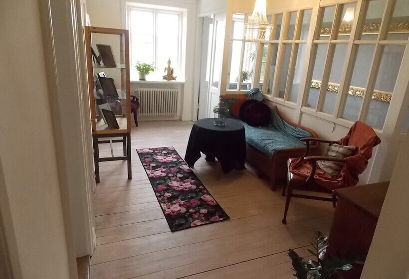 פנסיון The Garden Hill