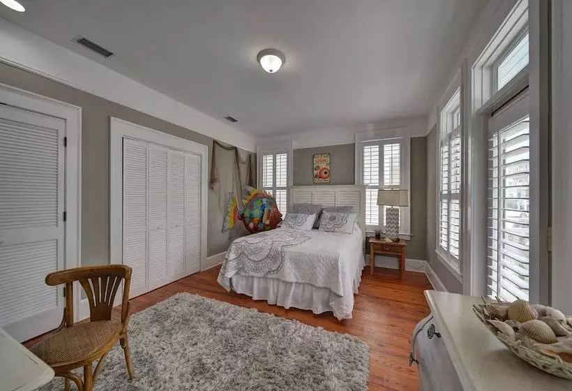 18 Coast Cottage Lane By Hodnett Cooper