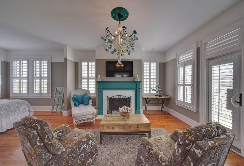 18 Coast Cottage Lane By Hodnett Cooper