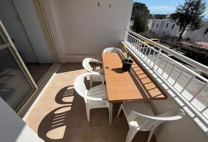 Holiday Apart 50 Meters To Beach, Sea View Apartments