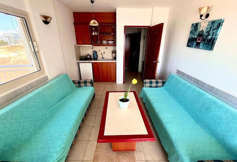 Holiday Apart 50 Meters To Beach, Sea View Apartments