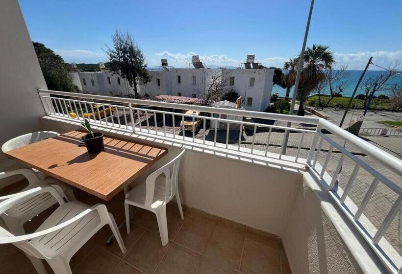 Holiday Apart 50 Meters To Beach, Sea View Apartments