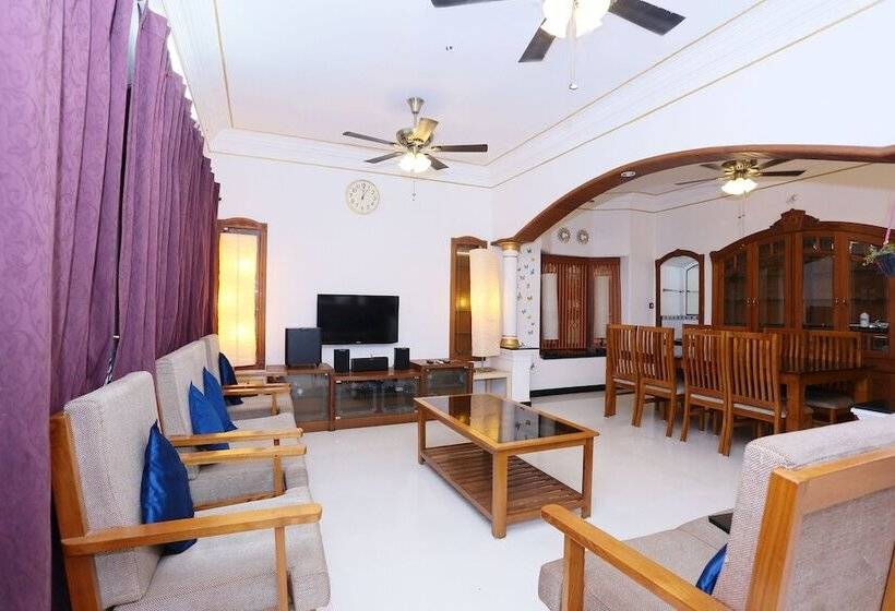 Отель Malar Homes By Oyo