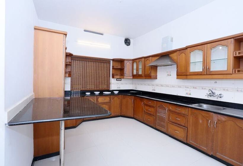 Отель Malar Homes By Oyo