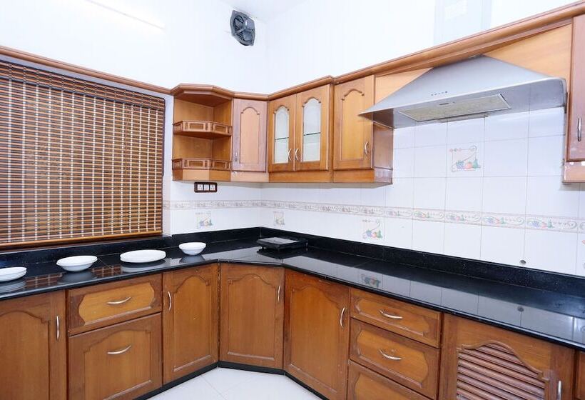 Отель Malar Homes By Oyo