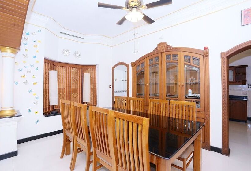 Отель Malar Homes By Oyo