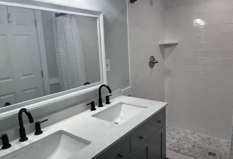 Hotelli Saltaire Cottages