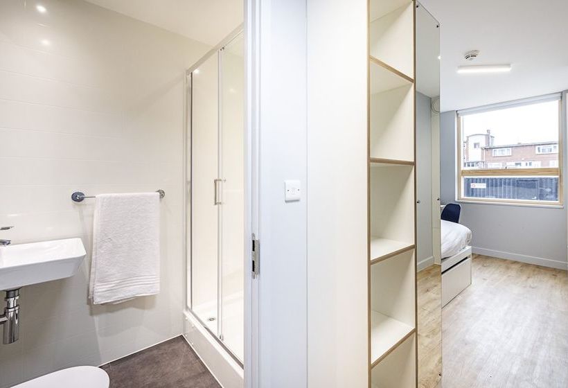 Magnificent Rooms Studios & Apartments