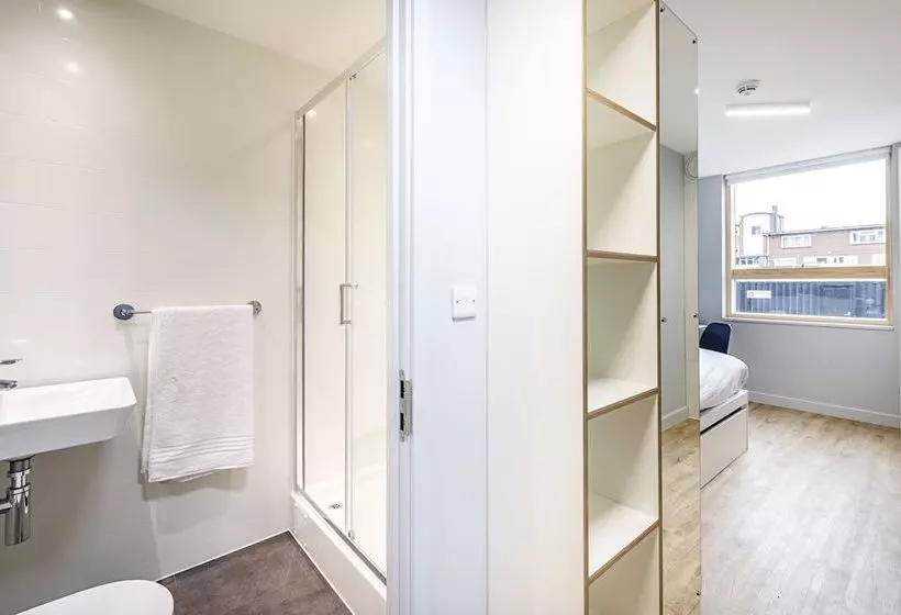 Magnificent Rooms Studios & Apartments