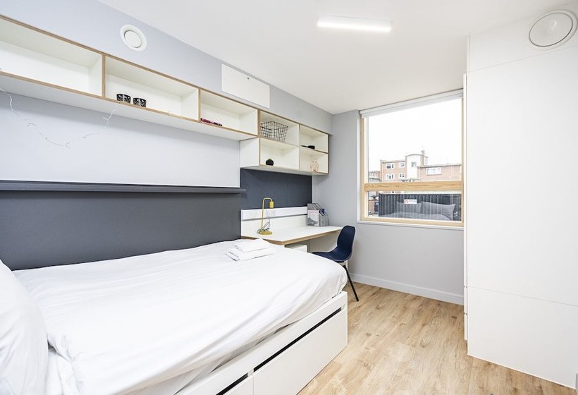 Magnificent Rooms Studios & Apartments