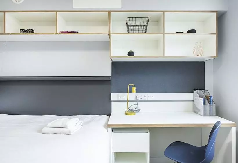 Magnificent Rooms Studios & Apartments