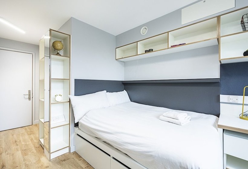 Magnificent Rooms Studios & Apartments