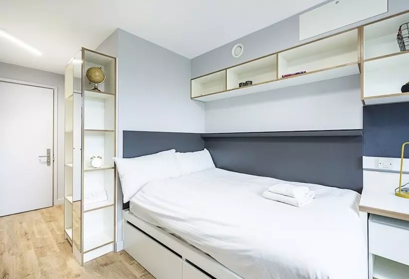 Magnificent Rooms Studios & Apartments