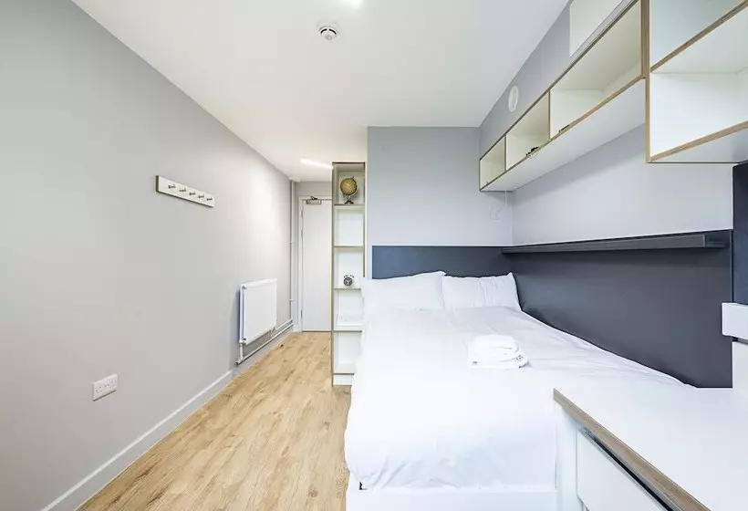 Magnificent Rooms Studios & Apartments