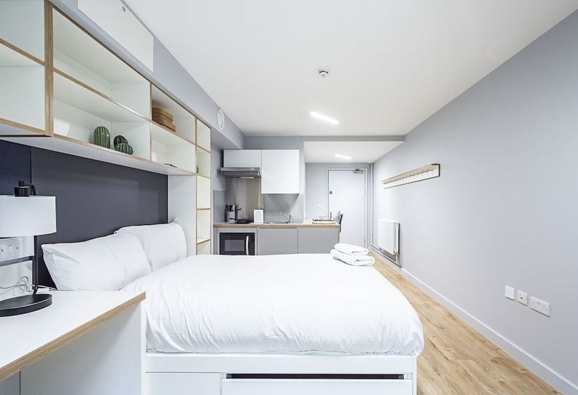 Magnificent Rooms Studios & Apartments