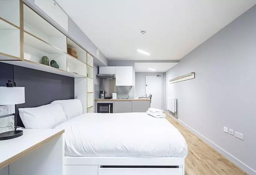 Magnificent Rooms Studios & Apartments