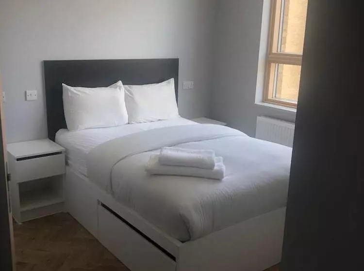 Magnificent Rooms Studios & Apartments