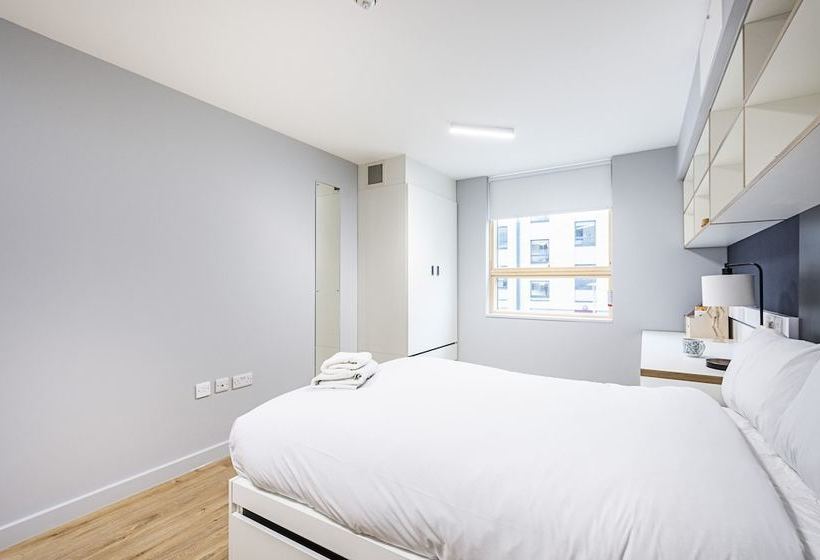 Magnificent Rooms Studios & Apartments