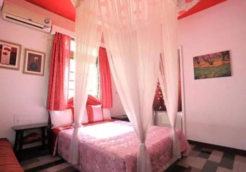 تختخواب و صبحانه Sun Moon Flower Homestay