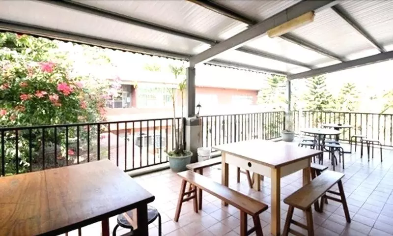 تختخواب و صبحانه Sun Moon Flower Homestay