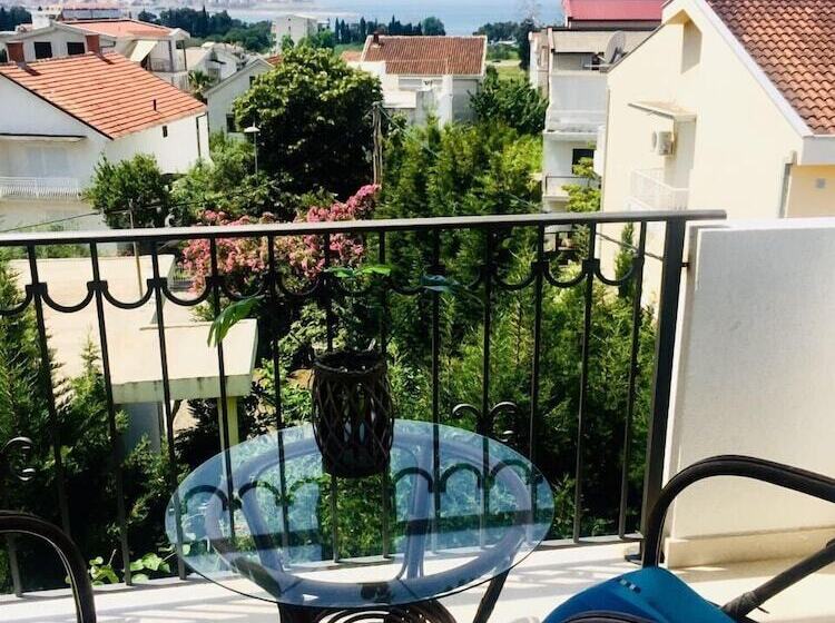 پانسیون Aparthotel Monterria