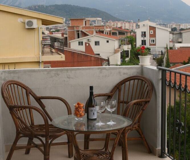 پانسیون Aparthotel Monterria