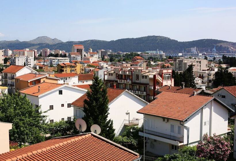 پانسیون Aparthotel Monterria