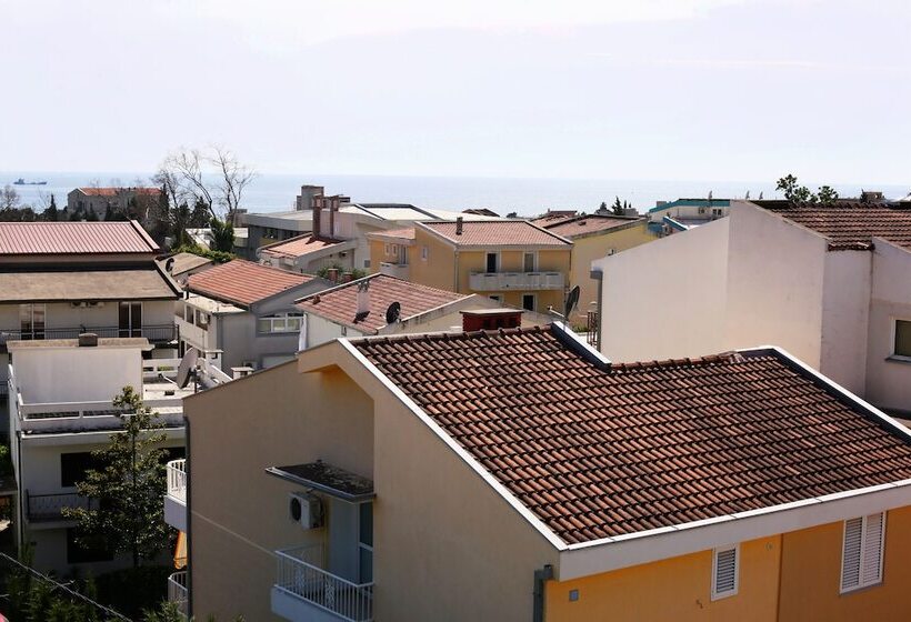 پانسیون Aparthotel Monterria