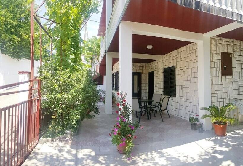 پانسیون Aparthotel Monterria