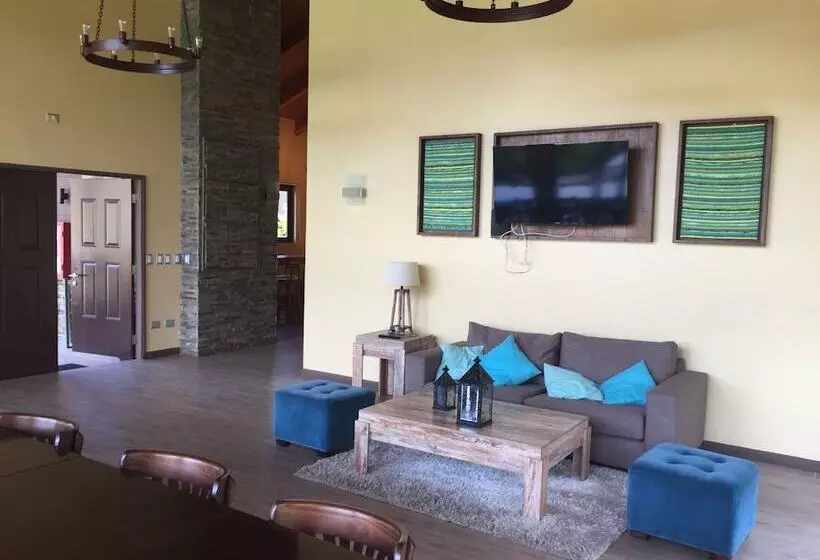 ペンション Casa En Condominio Alicura Pucón