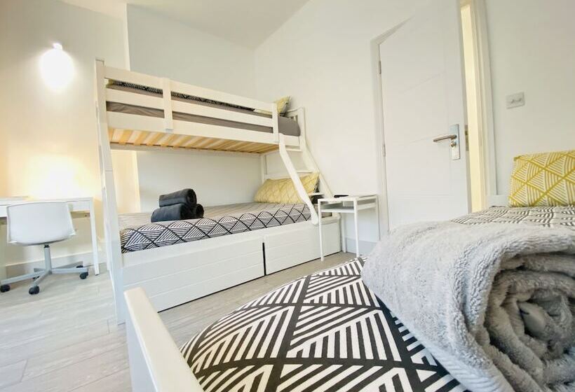 펜션 Seafield Seafront Apartments