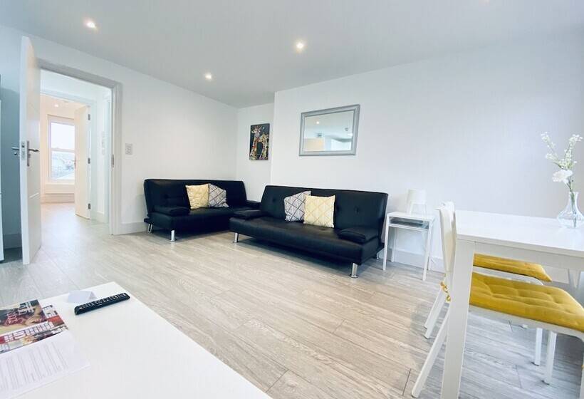 펜션 Seafield Seafront Apartments