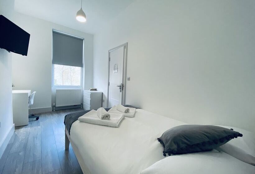 펜션 Seafield Seafront Apartments