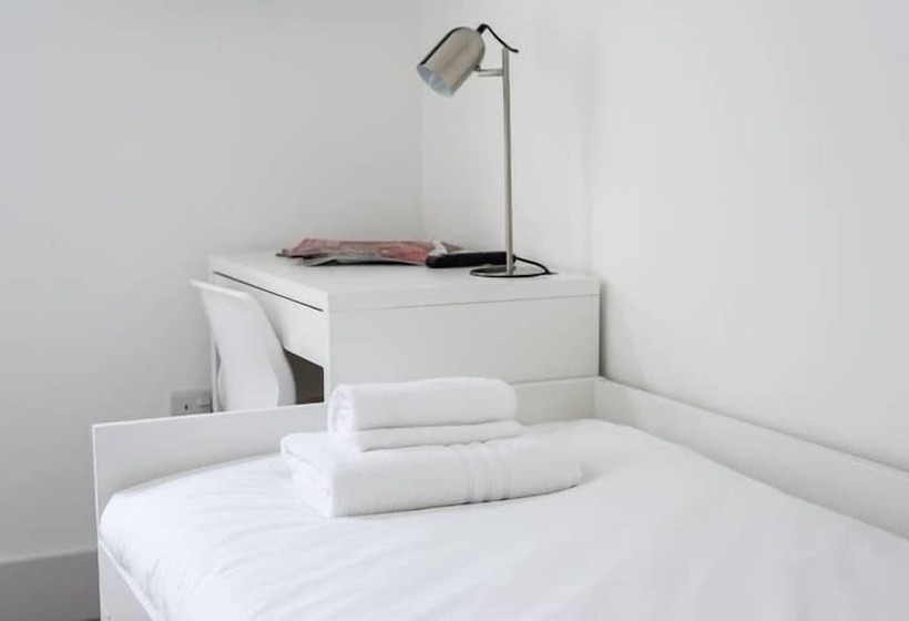 펜션 Seafield Seafront Apartments