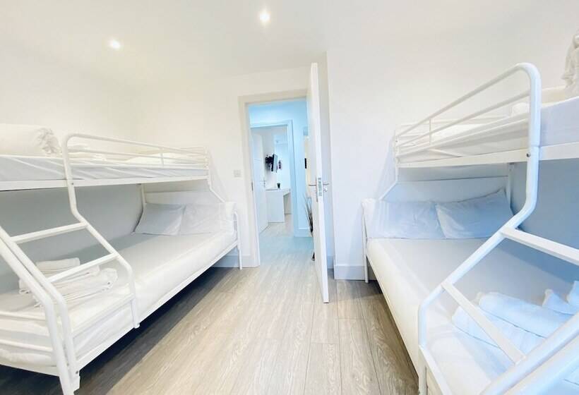 펜션 Seafield Seafront Apartments