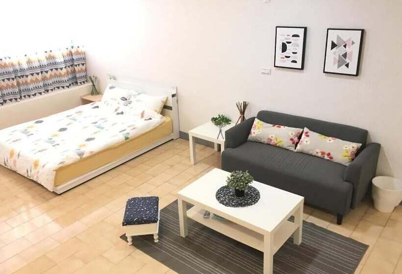 پانسیون Walk Around Tainan