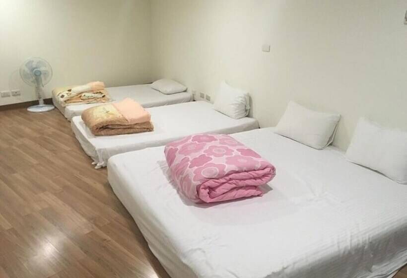 پانسیون Walk Around Tainan