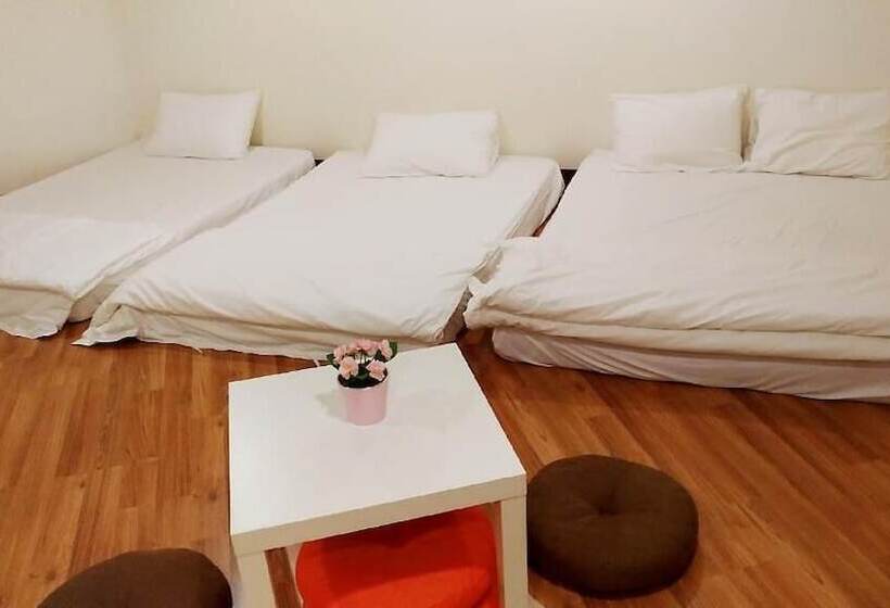 پانسیون Walk Around Tainan