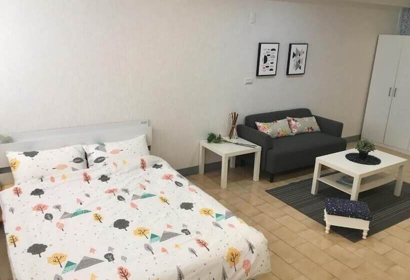 پانسیون Walk Around Tainan