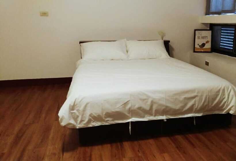 پانسیون Walk Around Tainan