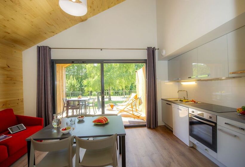 استراحتگاه Village Vacances Les Lambrilles