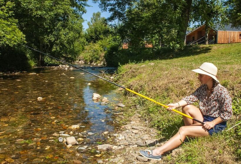 استراحتگاه Village Vacances Les Lambrilles