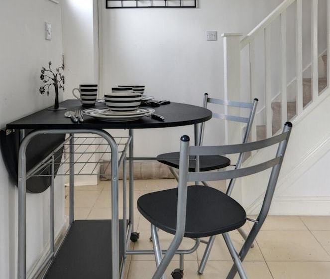 Theoc Cottage In Historic Tewkesbury